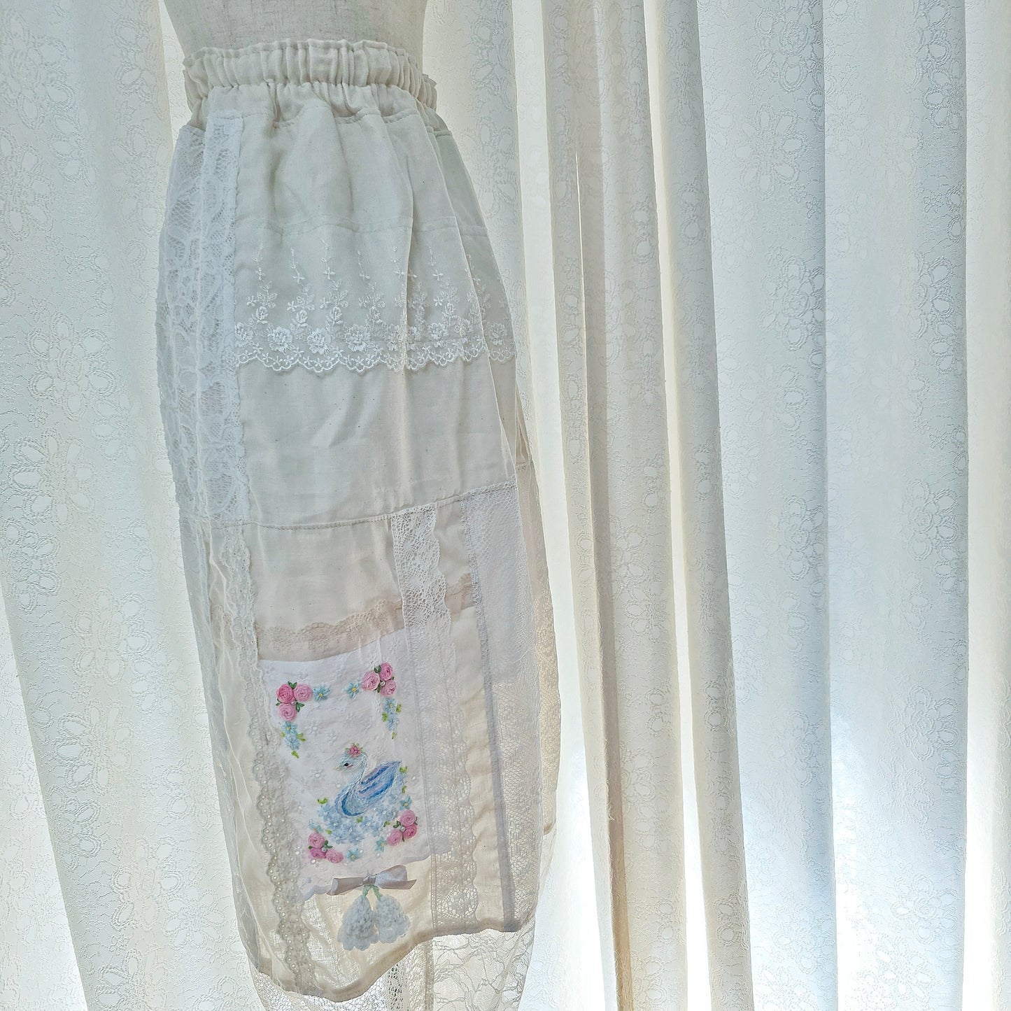 ruiron/レースの湖畔、スワンが游ぐ
