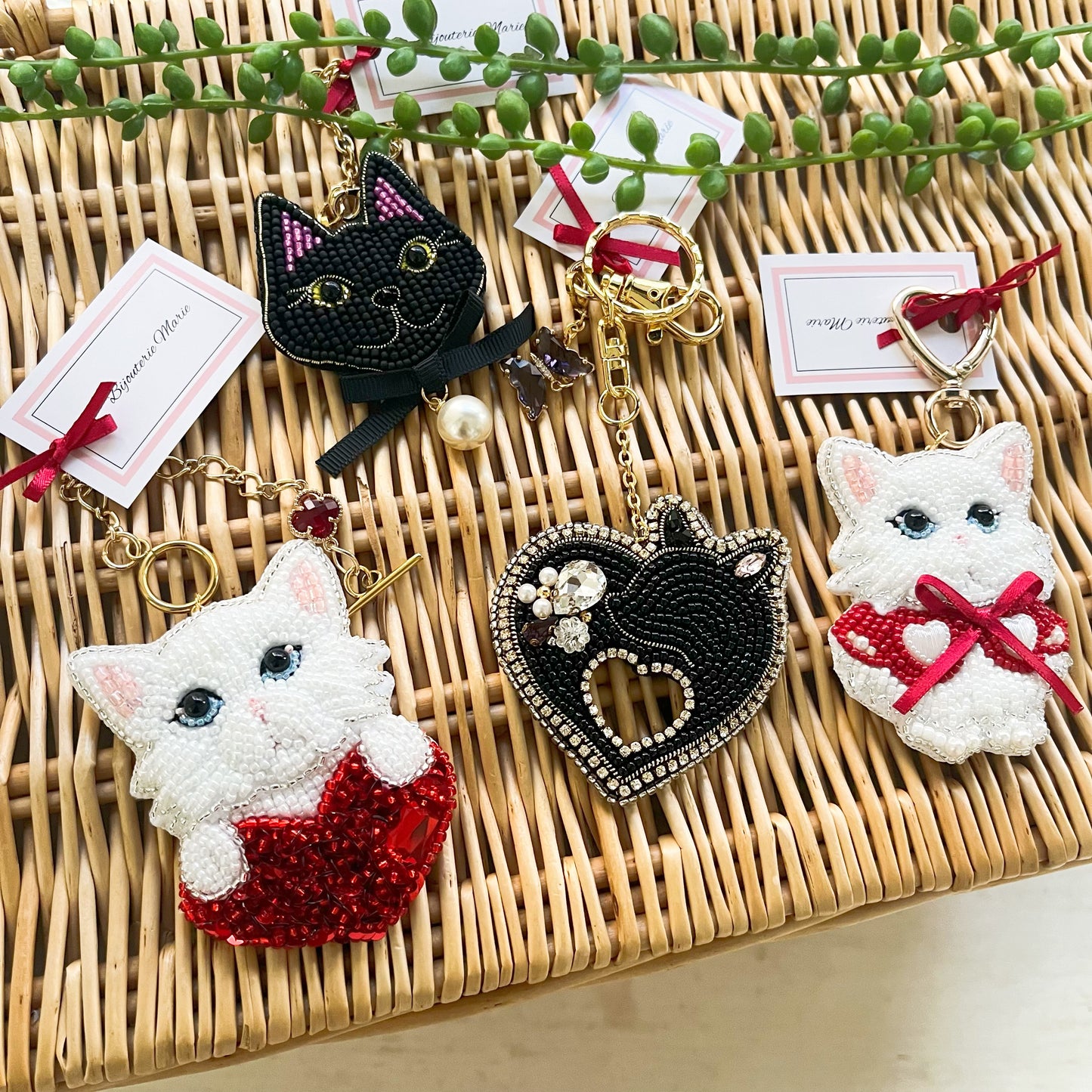 Bijouterie Marie/黒猫シルエットハートのキーホルダー