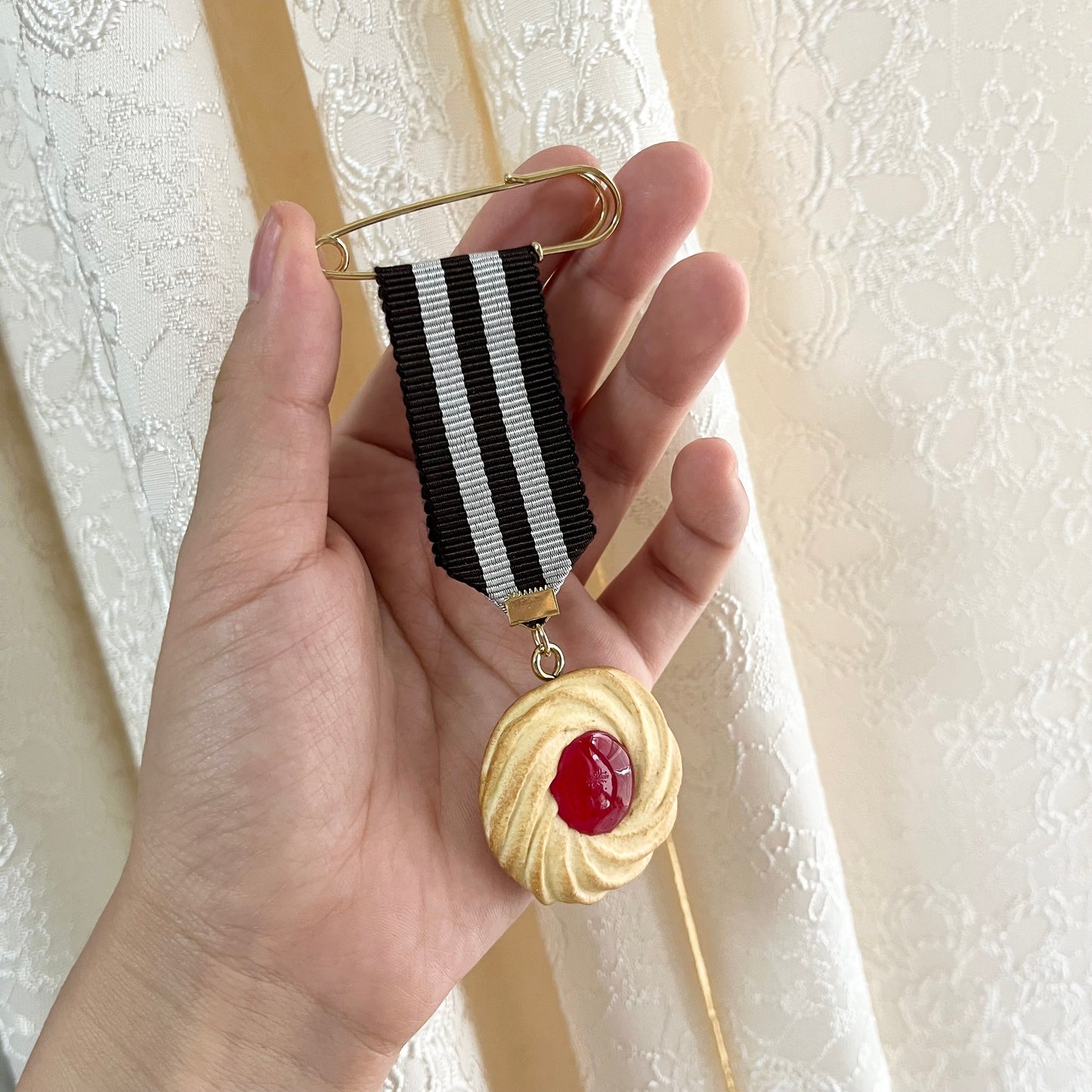 TiTi/ジャムクッキー勲章ブローチ