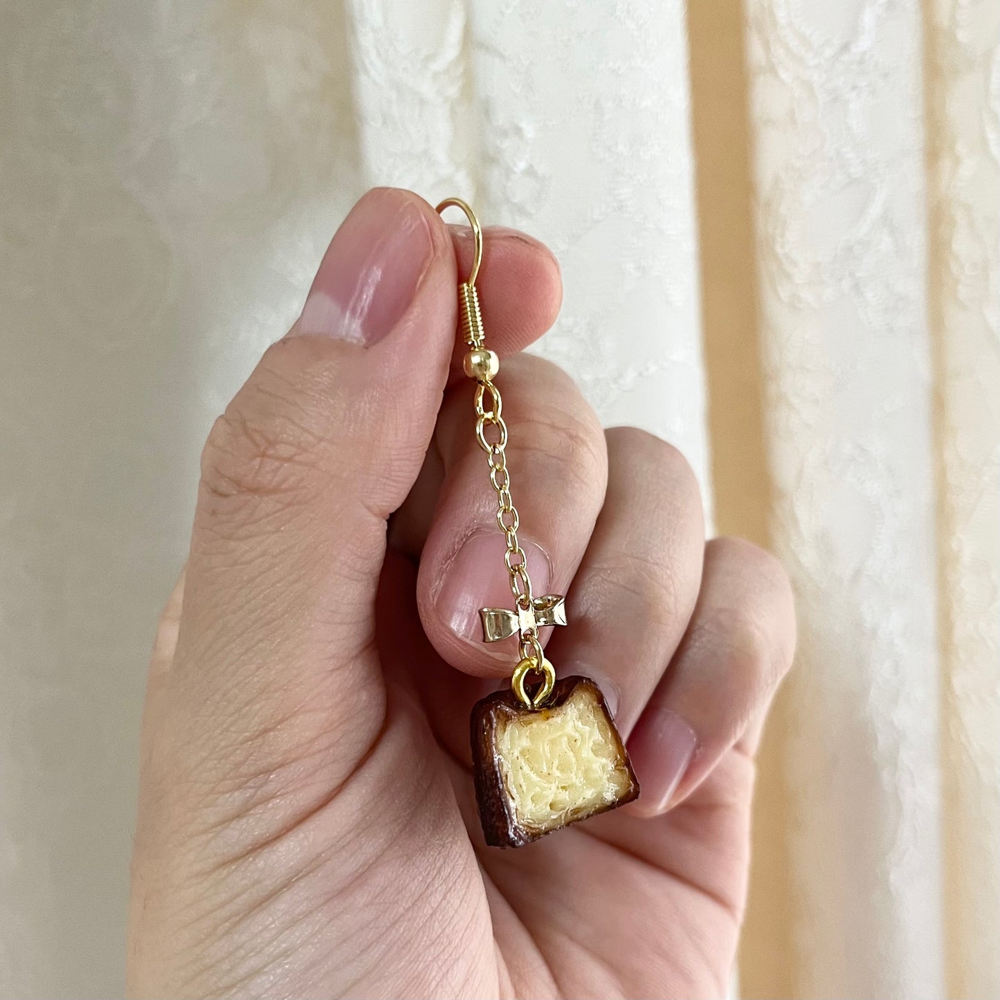 TiTi/カヌレのアシンメトリーピアス
